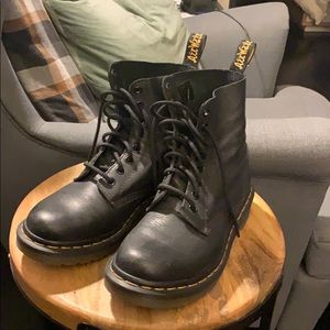 Dr. Martens Pascal in Black